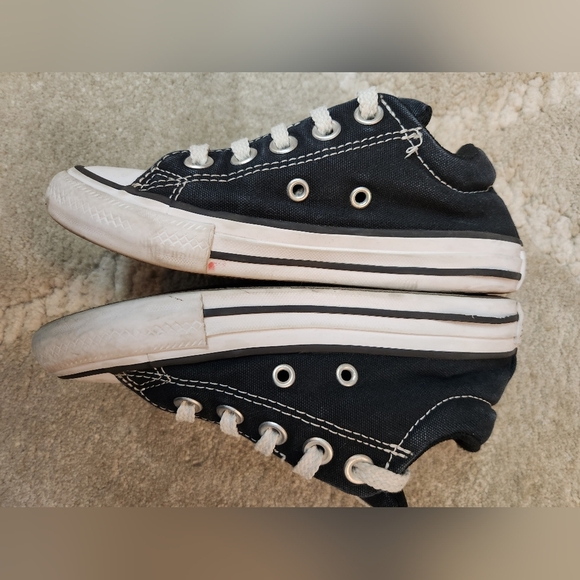 Converse Kids Black and White Low Top Chuck Taylor Padded Style Sneakers Size 12 - Picture 2 of 7